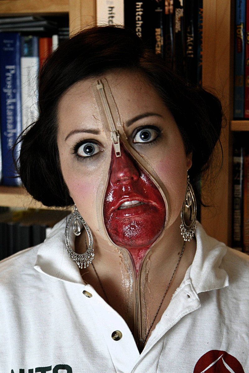 Illustration for article titled Creepy Cosplay That's As Horrifying As Anything We See In The Movies